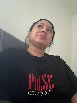 Pretty Isadora online show from April 10, 9:11 pm