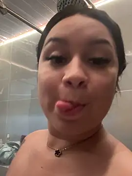 Pretty Isadora online show from January 15, 8:45 pm