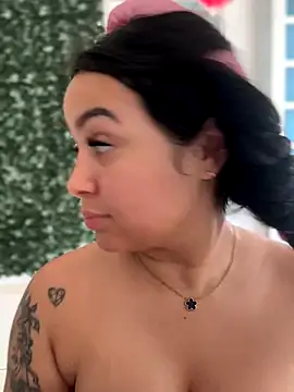 Pretty Isadora online show from November 20, 5:13 pm