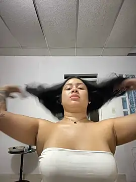 Snapshot of Pretty_Isadora chatting on February 20, 1:03 am Pretty Isadora online show from February 20, 1:03 am