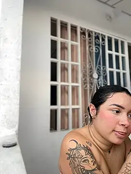 Snapshot of Pretty_Isadora chatting on March 1, 8:42 pm Pretty Isadora online show from March 1, 8:42 pm