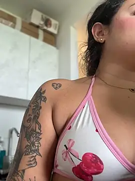 Pretty Isadora online show from January 18, 3:48 pm