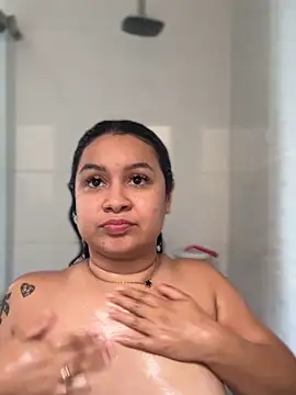 Snapshot of Pretty_Isadora chatting on June 18, 8:36 pm Pretty Isadora online show from June 18, 8:36 pm