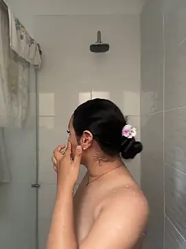 Pretty Isadora online show from May 27, 6:59 pm