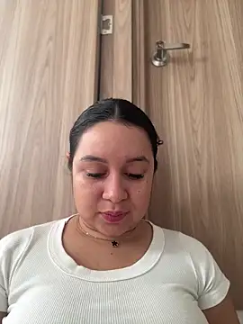 Pretty Isadora online show from April 9, 7:09 pm