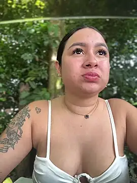 Snapshot of Pretty_Isadora chatting on June 20, 7:08 pm Pretty Isadora online show from June 20, 7:08 pm
