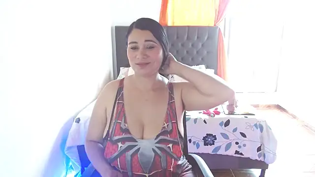 Kerly Lopez online show from June 10, 5:58 pm