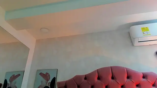 ThyaraJhons online show from April 13, 11:58 am