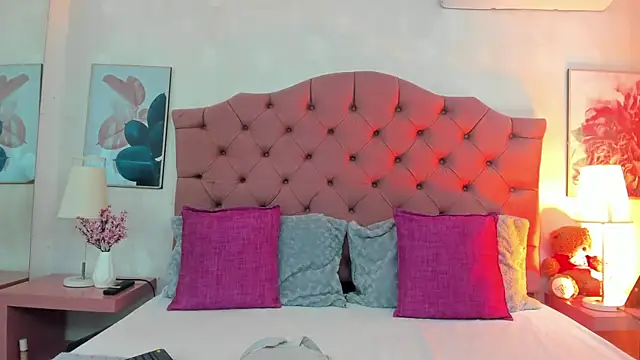 ThyaraJhons online show from April 15, 11:59 am