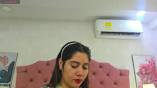 Snapshot of ThyaraJhons chatting on June 27, 12:00 pm ThyaraJhons online show from June 27, 12:00 pm