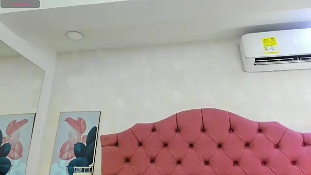 Snapshot of ThyaraJhons chatting on June 18, 11:37 am ThyaraJhons online show from June 18, 11:37 am
