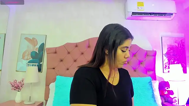 ThyaraJhons online show from April 25, 11:57 am
