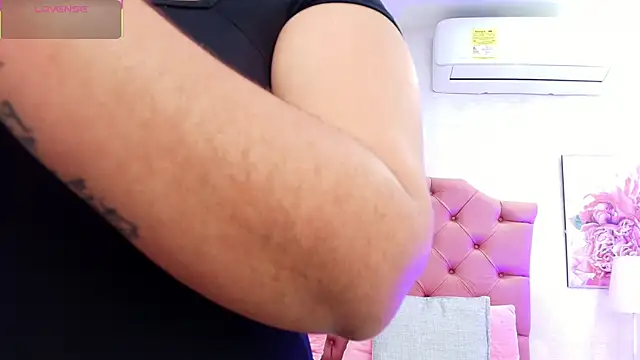 ThyaraJhons online show from November 4, 11:58 am