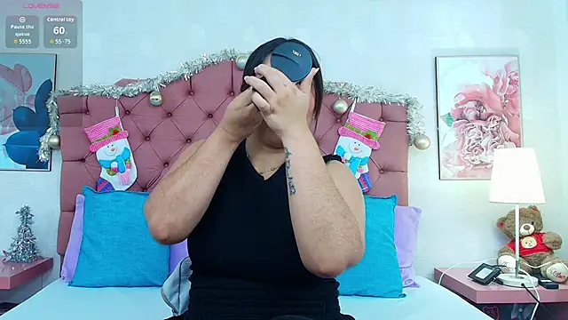 ThyaraJhons online show from December 5, 12:15 pm