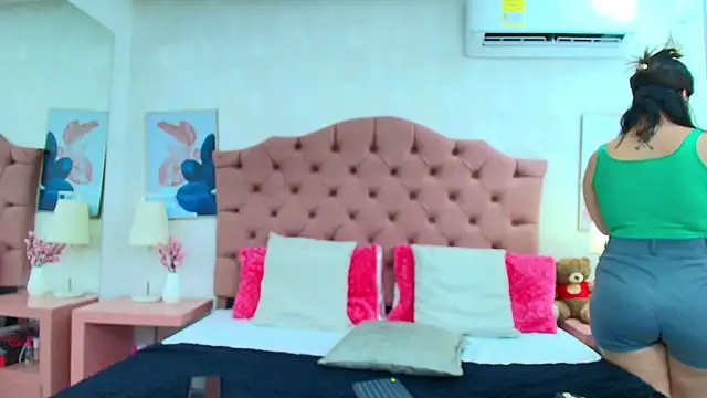 ThyaraJhons online show from February 28, 11:54 am