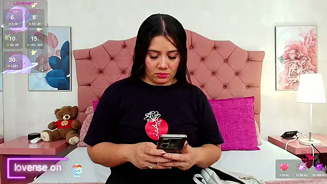 ThyaraJhons online show from November 28, 12:05 pm