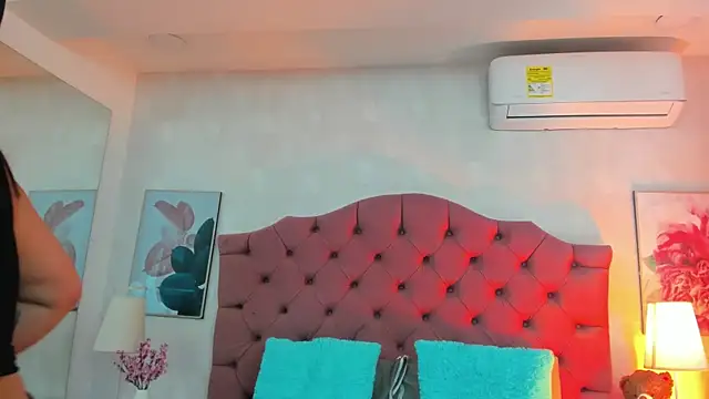 ThyaraJhons online show from April 8, 11:55 am