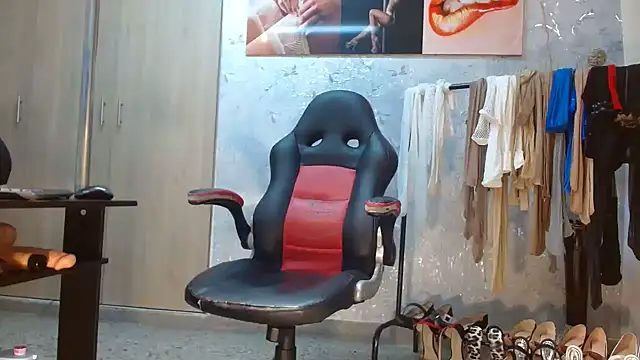 Samantabrown  online show from February 16, 11:20 am