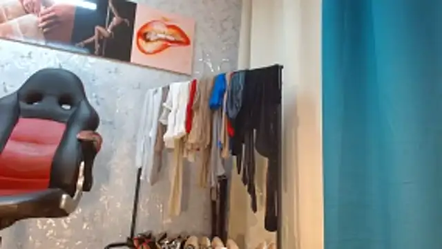 Samantabrown  online show from February 14, 11:21 am