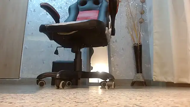 Samantabrown  online show from March 6, 11:05 am