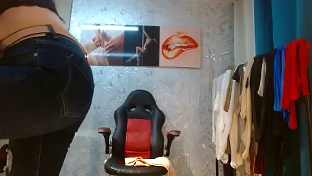 Samantabrown  online show from February 27, 11:10 am