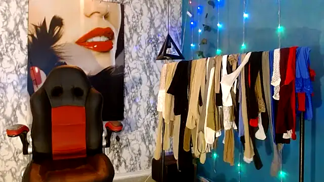 Samantabrown  online show from March 14, 11:38 am