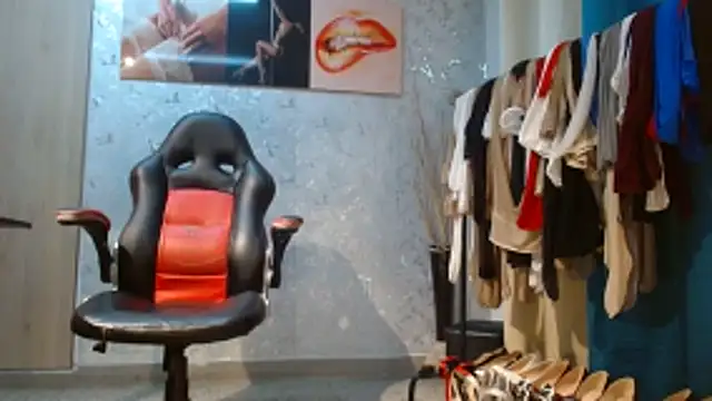 Samantabrown  online show from March 13, 11:15 am