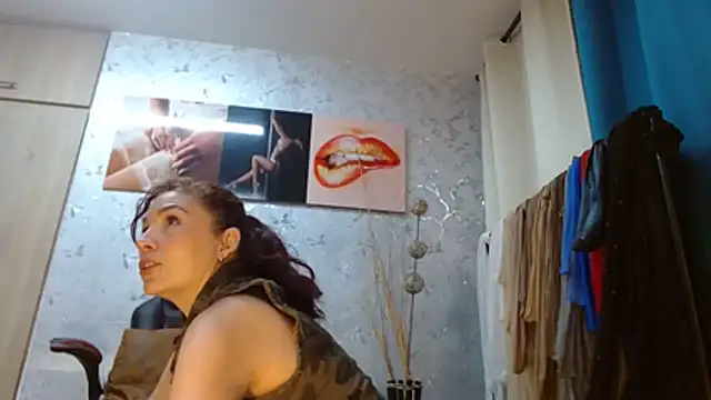 Samantabrown  online show from February 4, 11:16 am