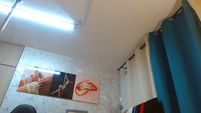 Samantabrown  online show from April 12, 11:13 am