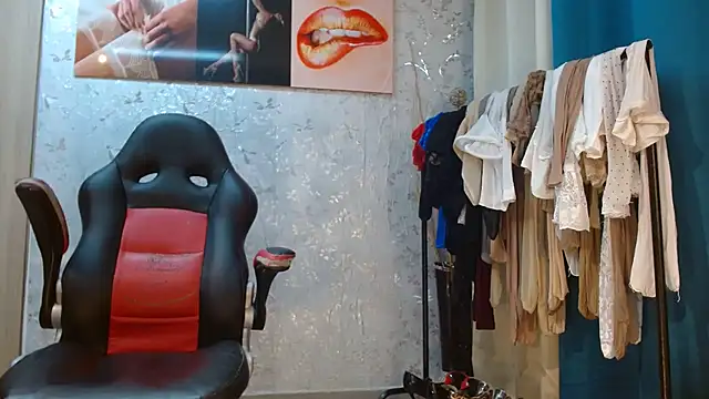 Samantabrown  online show from February 28, 11:10 am