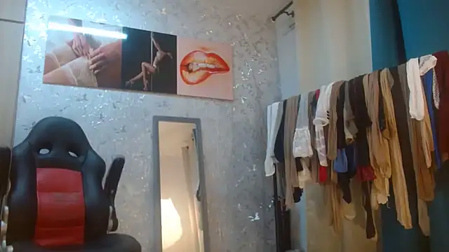 Samantabrown  online show from April 4, 11:06 am