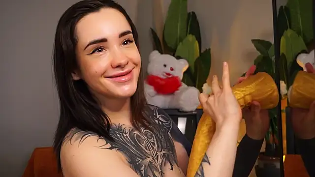 Snapshot of EvaCanton chatting on February 9, 2:09 am EvaCanton online show from February 9, 2:09 am