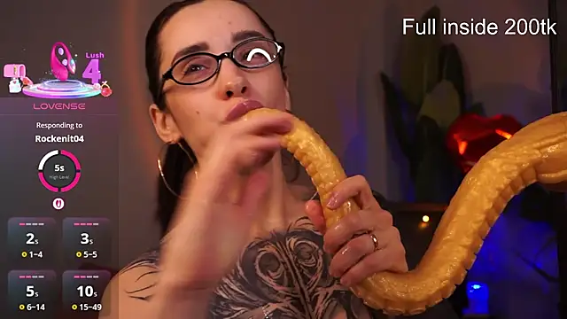 Snapshot of EvaCanton chatting on March 2, 5:08 am EvaCanton online show from March 2, 5:08 am