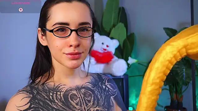 Snapshot of EvaCanton chatting on February 4, 2:17 am EvaCanton online show from February 4, 2:17 am