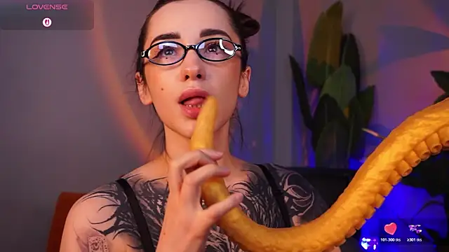 EvaCanton online show from March 14, 2:06 am