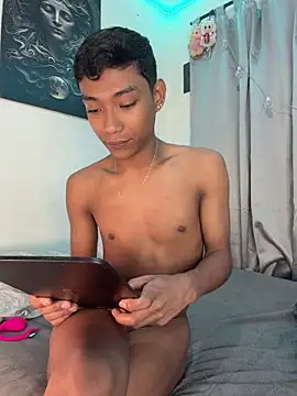 Snapshot of alejo_cute chatting on July 12, 1:45 pm alejo cute online show from July 12, 1:45 pm