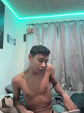 Snapshot of alejo_cute chatting on July 16, 1:41 pm alejo cute online show from July 16, 1:41 pm