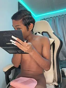 Snapshot of alejo_cute chatting on June 11, 1:30 pm alejo cute online show from June 11, 1:30 pm