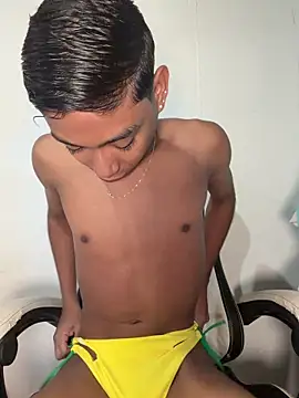 Snapshot of alejo_cute chatting on July 2, 1:39 pm alejo cute online show from July 2, 1:39 pm