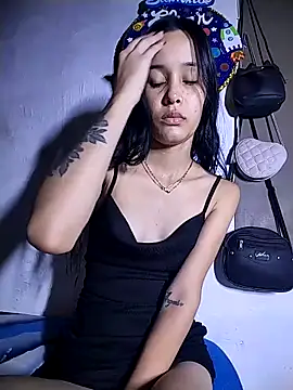 The-quee22 online show from October 22, 7:02 pm