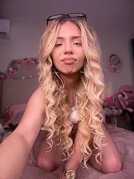 Snapshot of maddisonblush chatting on January 11, 6:26 pm maddisonblush online show from January 11, 6:26 pm