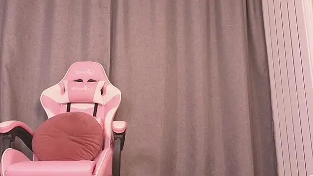 Snapshot of maddisonblush chatting on February 27, 9:04 pm maddisonblush online show from February 27, 9:04 pm