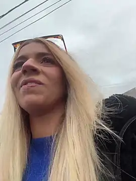 Snapshot of maddisonblush chatting on November 23, 1:32 pm maddisonblush online show from November 23, 1:32 pm