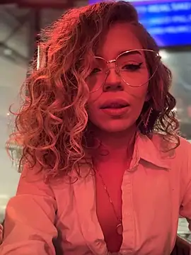 Snapshot of maddisonblush chatting on February 11, 5:29 pm maddisonblush online show from February 11, 5:29 pm