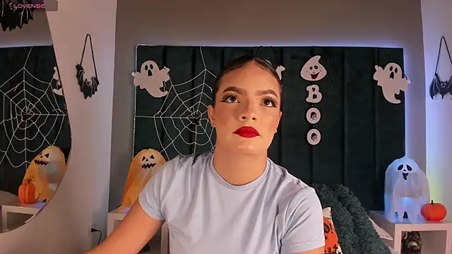 Snapshot of IsabellaGrey19 chatting on October 15, 7:22 pm IsabellaGrey19 online show from October 15, 7:22 pm