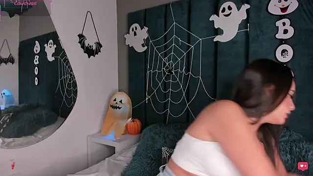 IsabellaGrey19 online show from November 4, 7:39 pm