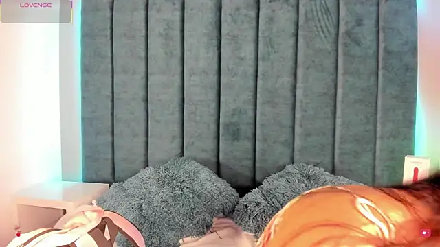 IsabellaGrey19 online show from November 8, 7:28 pm