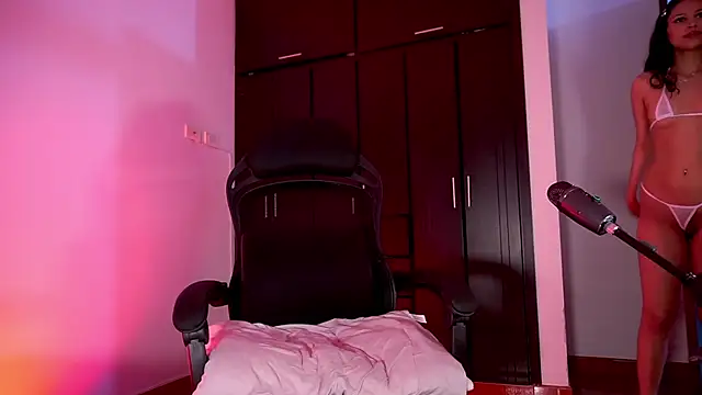 petitevictoria online show from April 5, 7:48 am