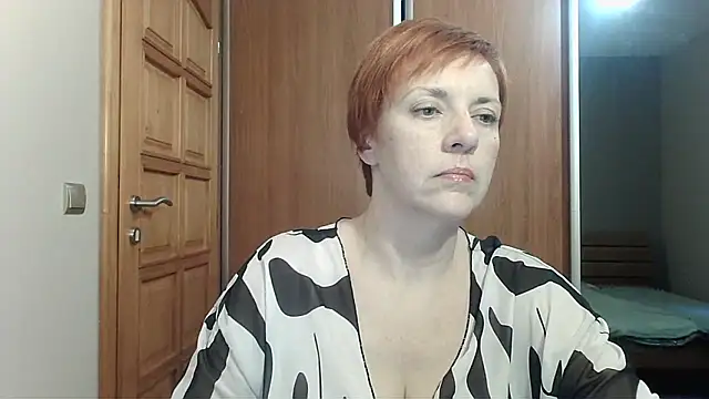 LoraLoraMay online show from May 19, 6:15 pm
