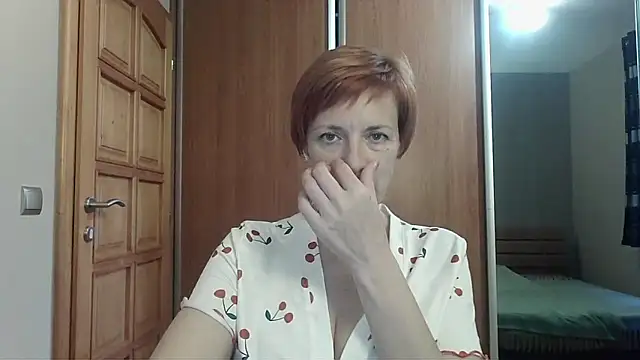 LoraLoraMay online show from June 13, 5:55 pm